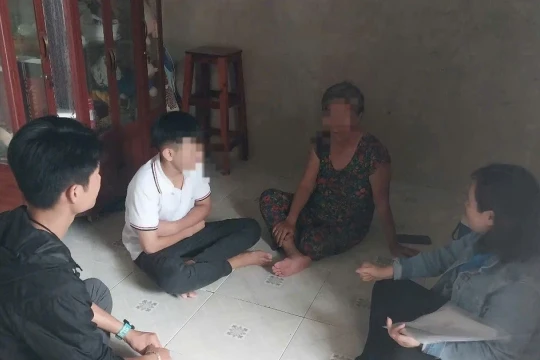 Đẹp thêm từ những lặng thầm