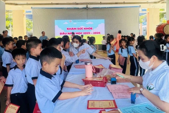 Học sinh TPHCM được cấp BHYT miễn phí: Gánh nặng giảm, niềm tin tăng