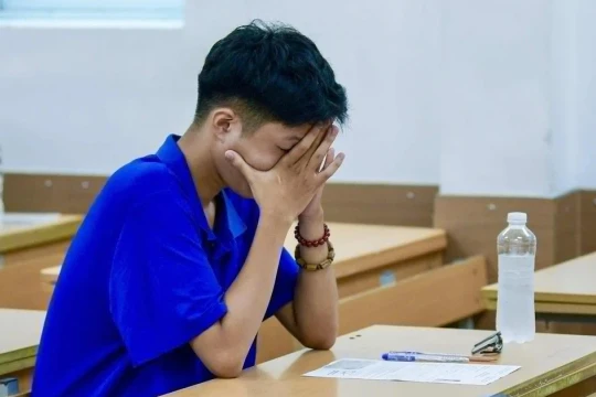 Đừng biến nuôi dạy con thành 'cuộc đua mạng xã hội'