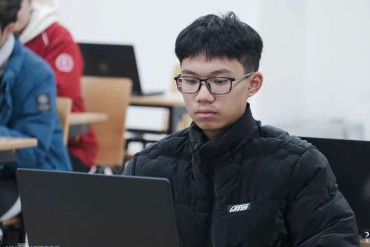 Hàng nghìn học sinh lớp 10, 11 thi đánh giá tư duy ĐH Bách khoa Hà Nội