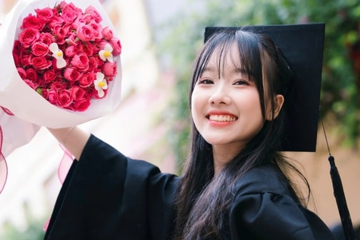 Học sinh lớp 12 chi 3,5 triệu đồng chụp kỷ yếu, thuê thợ riêng như ngôi sao