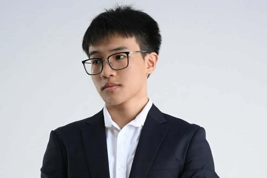 Nam sinh chuyên Tin đỗ đại học top 7 Mỹ với bài luận về 'ba đôi mắt'