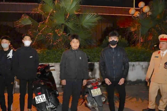 Công an Hưng Yên xử lý 23 trường hợp 'đi bão' vi phạm ATGT