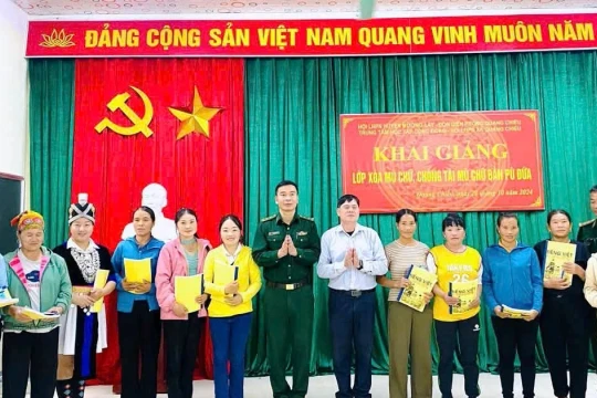Con chữ mở lối nâng cao dân trí vùng biên