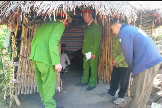 Cán bộ xuống bản: Mắt xích quan trọng trong truyền thông giảm nghèo