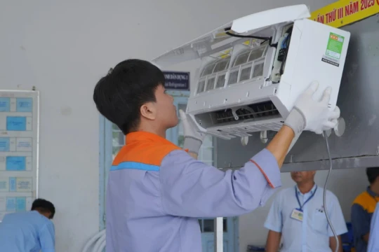 Sôi nổi Hội thi tay nghề lắp đặt điện lạnh 2025 tại Trường CĐ Kiên Giang