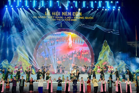 Khai mạc Lễ hội ném còn ba nước Việt Nam - Lào - Trung Quốc lần thứ IX