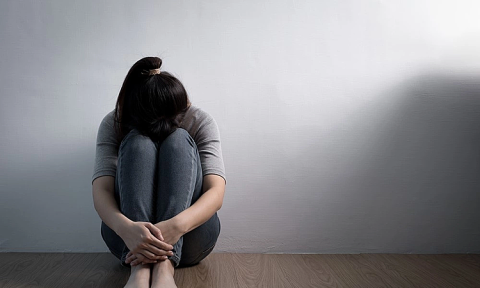 Nhập viện tâm thần vì stress tài chính kéo dài