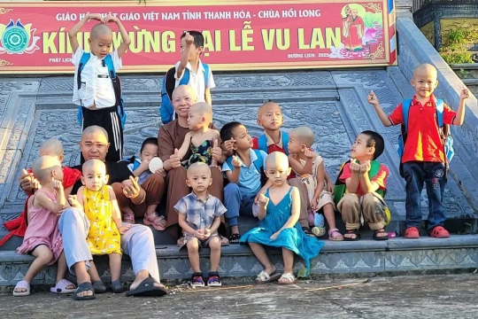 Mái ấm ở ngôi chùa Hồi Long