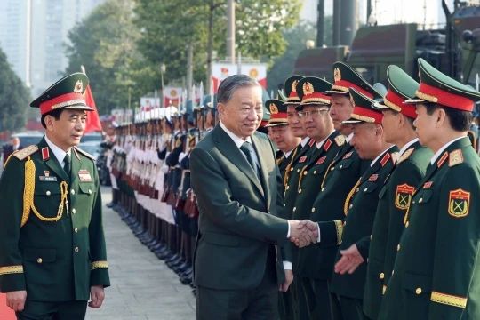 Quân đội nhân dân vững bước dưới cờ Đảng quang vinh