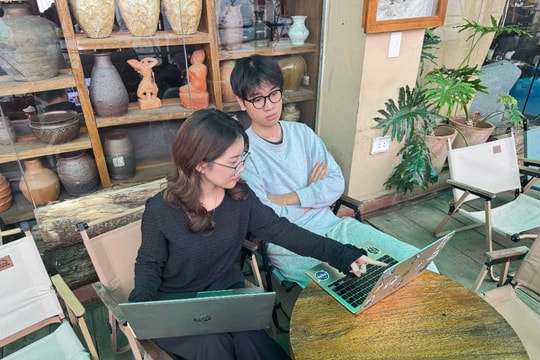 Sinh viên náo nức tổng kết “năm qua ta đã làm gì” với ChatGPT