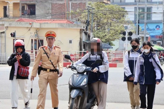Công an gửi danh sách 2.102 học sinh vi phạm giao thông đến Sở GD&ĐT Hà Nội