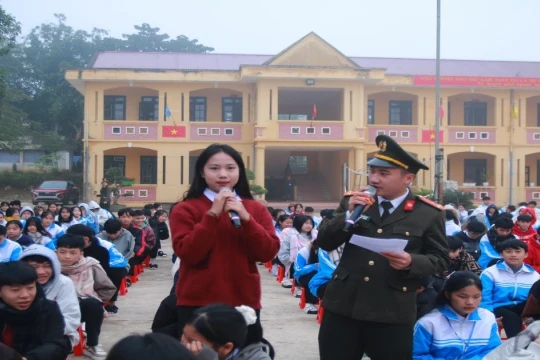 Chung tay tạo 'lá chắn số' cho học sinh trên không gian mạng