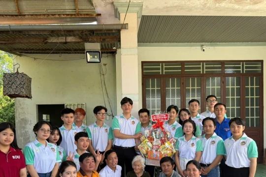 Sinh viên tri ân những hy sinh thầm lặng của các Mẹ Việt Nam Anh hùng