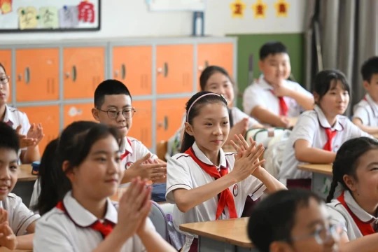 Trung Quốc giảm bài thi cho học sinh