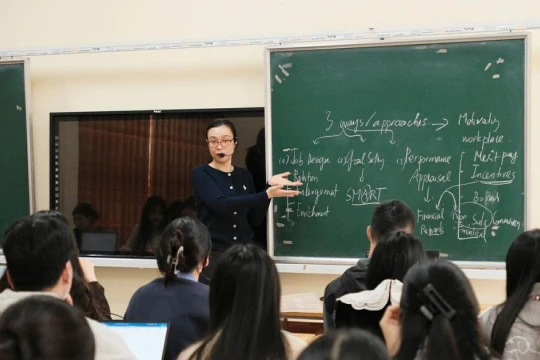 Đột phá nâng cao năng lực ngoại ngữ cho giảng viên và sinh viên