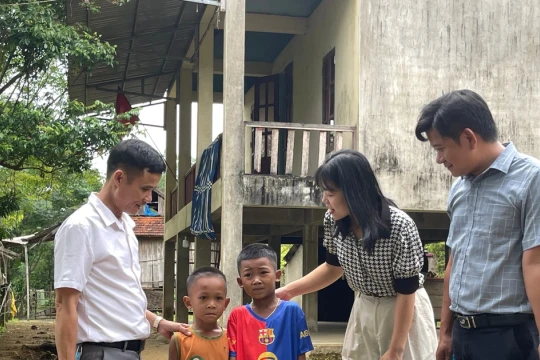 Hành trình bền bỉ dạy chữ dưới đỉnh Giăng Màn