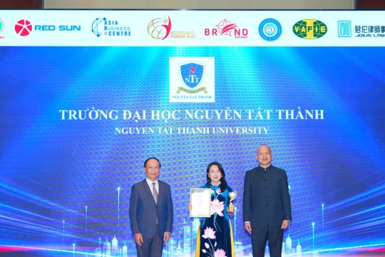 Trường Đại học Nguyễn Tất Thành vào top 10 doanh nghiệp xuất sắc khu vực