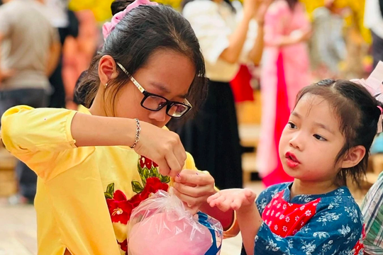 Chờ lịch nghỉ Tết của học sinh TPHCM, phụ huynh… "tức muốn khóc”