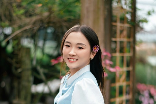 Cô giáo xinh đẹp và các 'chiêu' ngăn cản học trò bỏ học, lấy chồng sớm