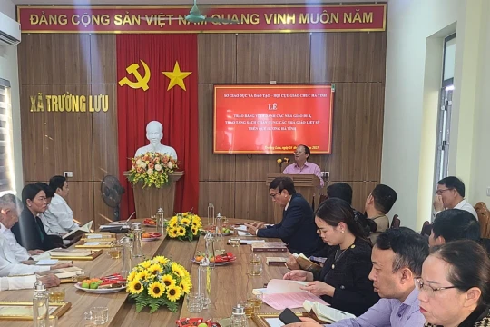 Vinh danh những người thầy đi B ở Hà Tĩnh