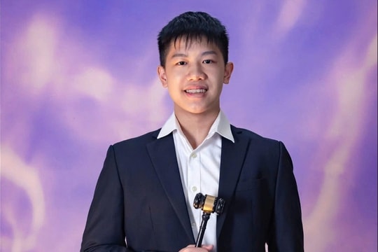 Thành tích hiếm có của nam sinh Hà Nội 15 tuổi, giành học bổng trường top