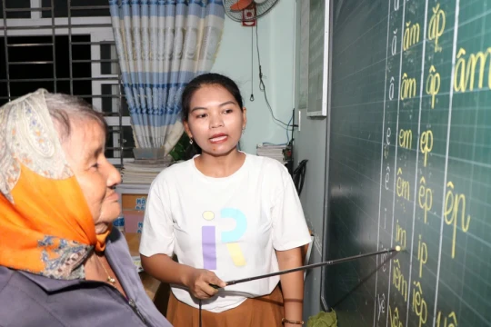 Khánh Hòa tiếp sức lớp xóa mù chữ từ phong trào khuyến học