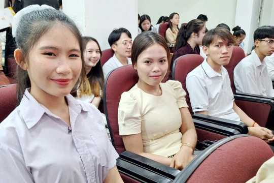 Trường Cao đẳng Huế tuyển sinh lưu học sinh Lào đạt hơn 100%