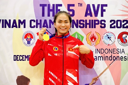 Cô gái 18 tuổi giành 3 Huy chương Vàng trong năm 2025, 1 lần vô địch thế giới