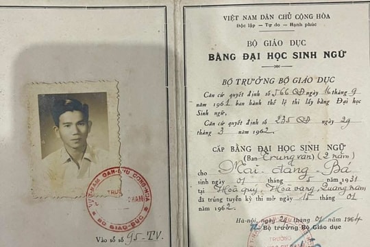 Cháu khoe ông ngoại có hai bằng đại học hàng đầu, bí mật đặc biệt phía sau