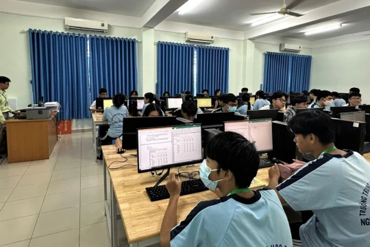 Thi tốt nghiệp THPT trên máy tính: Cơ hội để học sinh 'cọ xát' sớm