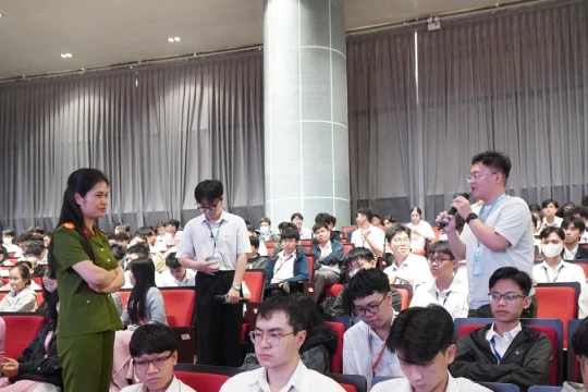 Trước Tết Nguyên đán, sinh viên học cách nhận diện lừa đảo trên mạng