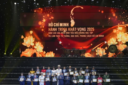 Hành trình khát vọng 2025 tôn vinh gương sáng học tập và làm theo lời Bác