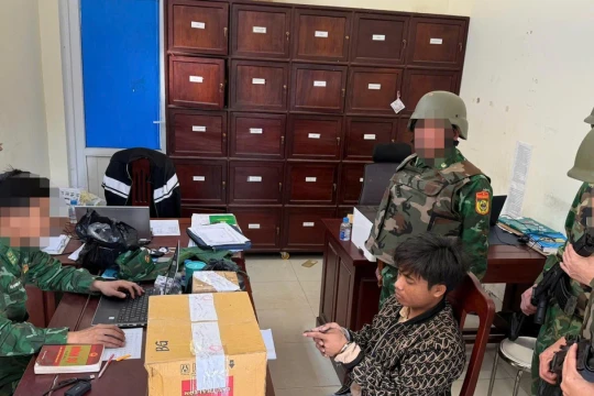 Biên phòng Quảng Trị bắt giữ nghi phạm vận chuyển 12.000 viên ma túy