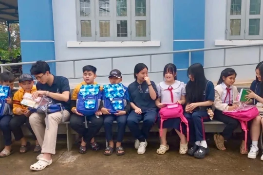 Từ sân khấu văn học đến hành trình thiện nguyện của học sinh IEC Quảng Ngãi