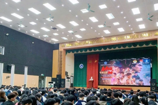 Tăng cường giáo dục truyền thống yêu nước thông qua bộ phim 'Mưa đỏ'