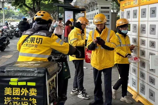 Trung Quốc 'chuyên nghiệp hóa' nghề giao hàng