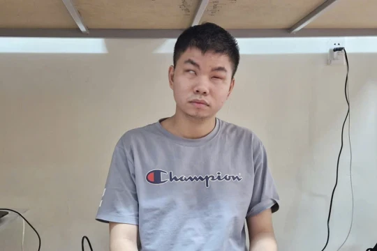 Nam sinh viết tương lai bằng ánh sáng tri thức