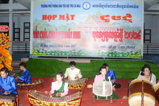 Trường dân tộc nội trú giữ hồn văn hóa Khmer