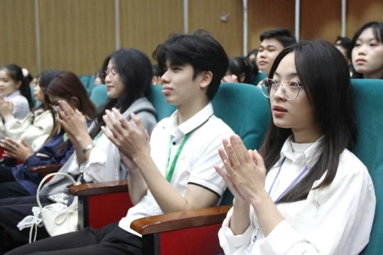 Gần 300 sinh viên Học viện Nông nghiệp Việt Nam nhận học bổng gần 1,3 tỷ đồng