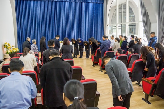 Học sinh lớp 1 tử vong tại hồ bơi, lãnh đạo trường cúi đầu xin lỗi