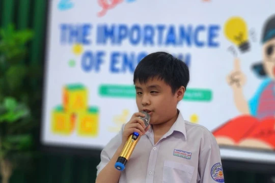 Học sinh khiếm thị vượt nghịch cảnh, tự tin tỏa sáng với Tiếng Anh