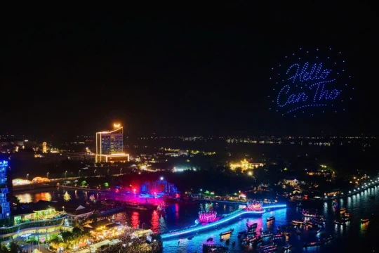 Rực rỡ đêm khai mạc Lễ hội Văn hóa sông nước Cần Thơ