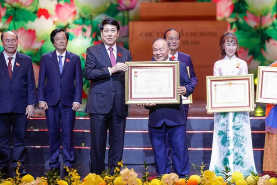 Giám đốc tuổi 90 được Chủ tịch nước trao danh hiệu Anh hùng