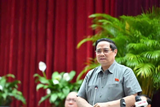 Thủ tướng tiếp xúc cử tri ngành GD&ĐT và ngành Y tế TP Cần Thơ