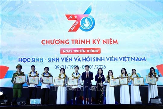Tuyên dương học sinh, sinh viên tiêu biểu nhân kỷ niệm 76 năm Ngày truyền thống Hội Sinh viên Việt Nam