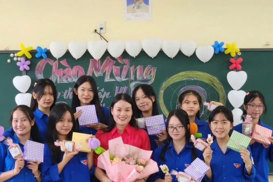 Nữ nhà giáo bền bỉ với nghề, truyền cảm hứng tới trò