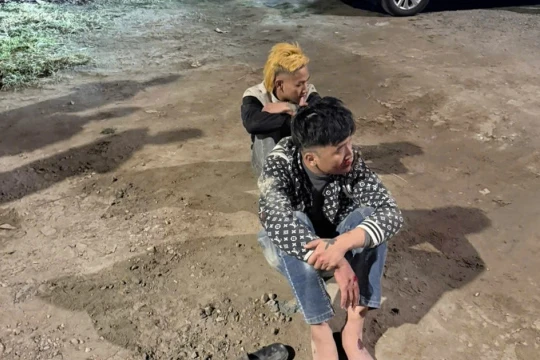 Khống chế hai thanh niên ‘thông chốt' khiến 1 chiến sĩ CSGT bị thương