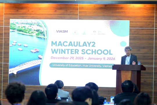 Nhiều giáo sư Toán học nổi tiếng tụ hội tại sự kiện Trường Đông quốc tế Macaulay2