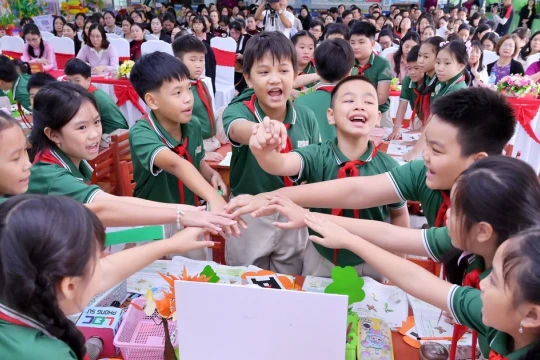 Sinh hoạt tổ chuyên môn theo cụm trường thích ứng mô hình quản lý giáo dục 2 cấp